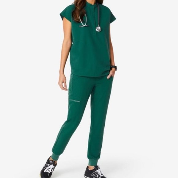**IN NEED OF** FIG SCRUBS XXS HUNTER GREEN - Picture 1 of 1